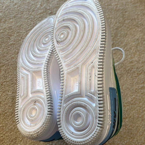Nike Air Force 1 - gently used size 6.5 women - Picture 3 of 7